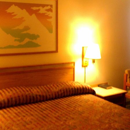 Colorado River Value Inn Bullhead City Buitenkant foto