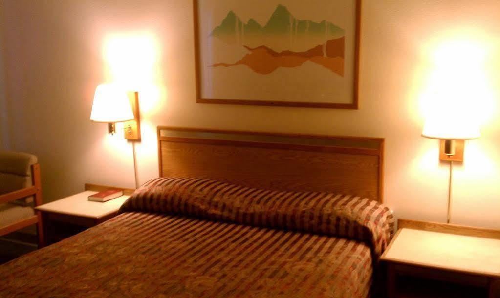 Colorado River Value Inn Bullhead City Buitenkant foto